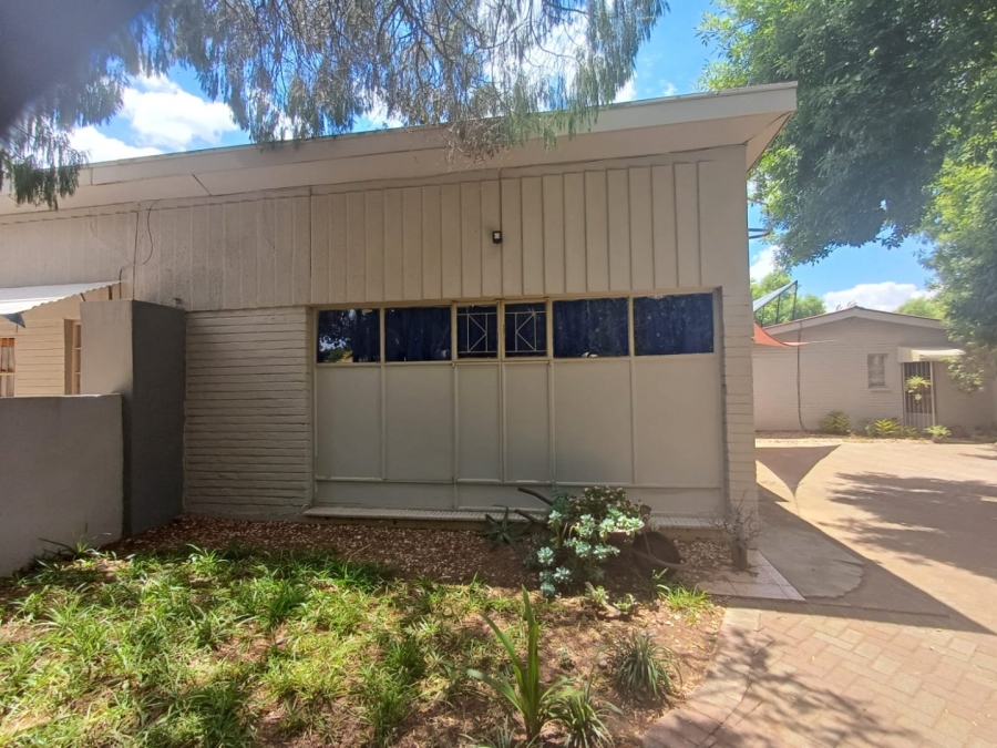 5 Bedroom Property for Sale in Wilkoppies North West